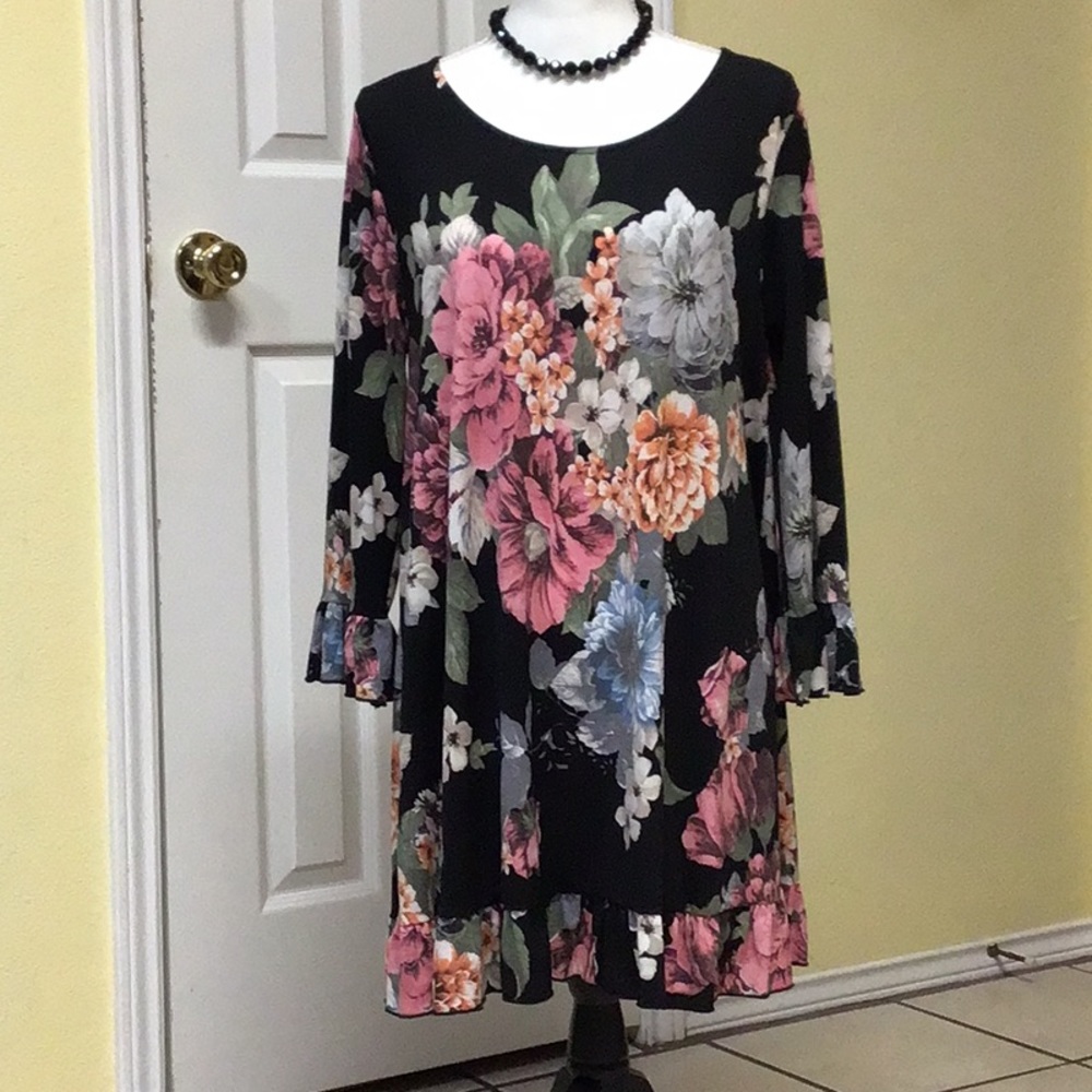 Adorable Flowy Floral Tent Dress/Ruffle Hem M